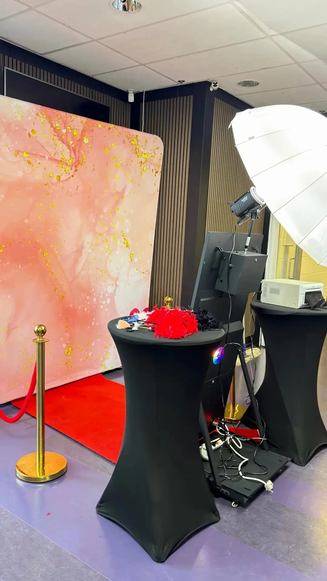 Desi Booth setup met roze gouden achtergrond